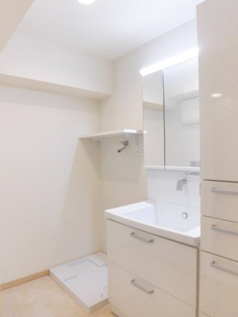 玄関を広々とした自転車も置ける開放的な空間に 渋谷区I様邸 玄関を広々とした自転車も置ける開放的な空間に 渋谷区I様邸